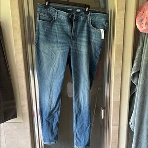 NWT Old Navy Rockstar Super Skinny Jeans